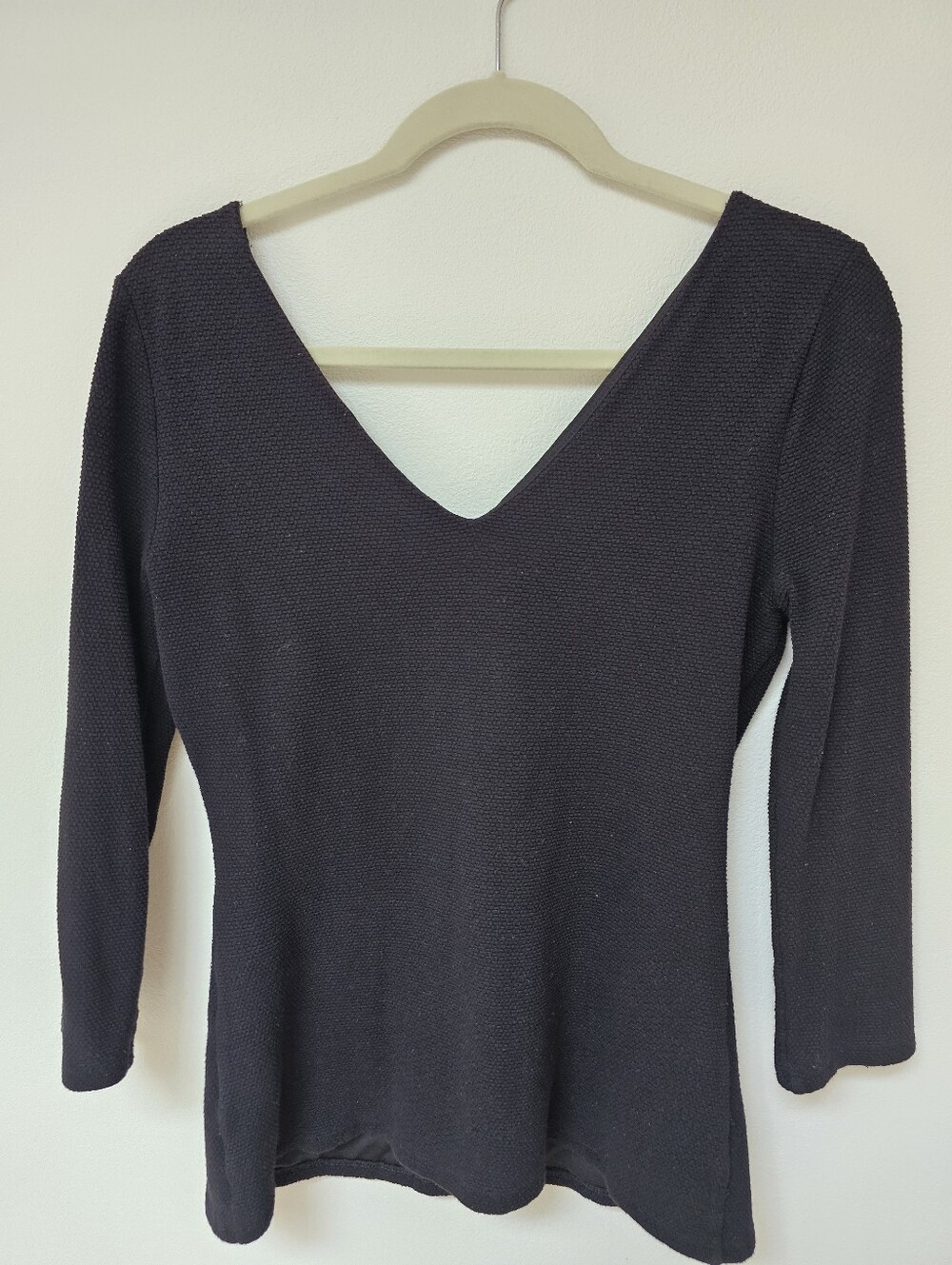 EUC - WHBM V-Neck/Scoop-Neck Black textured Knit Top lined bodice - size SMALL